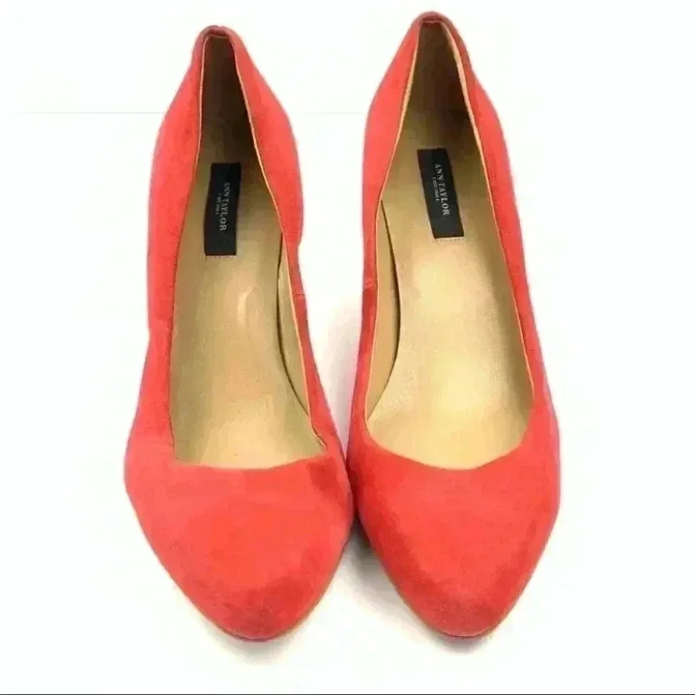 Ann Taylor heels size 9 coral suede almond toe